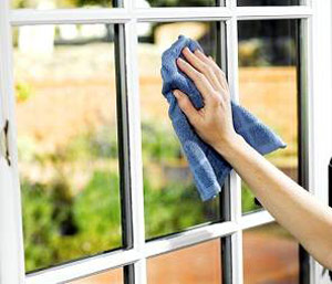 روش صحیح و اصولی تمیز کردن شیشه پنجره ها